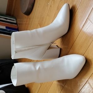 Size 11 Sugar Evvie Women's White ankle Boots